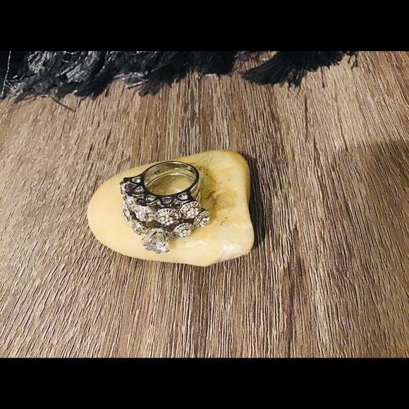 Beautiful 2pcs Ring Surrounded By Amazing Diamond Stone - Picture 4 of 5